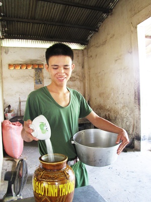 Hũ gạo tình thương - thắm tình quân dân nơi biên giới